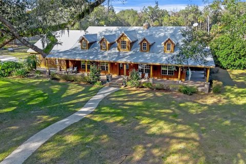 House in Eustis, Florida 4 bedrooms, 359.16 sq.m. № 2212194 - photo 3