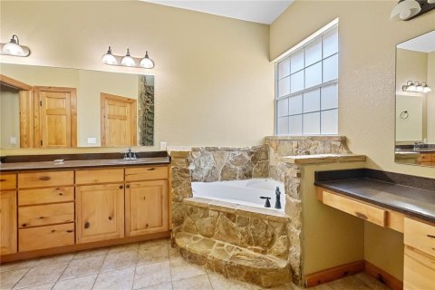 House in Eustis, Florida 4 bedrooms, 359.16 sq.m. № 2212194 - photo 22