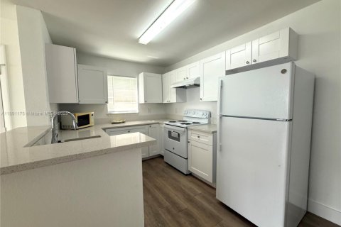 Condo in Sunrise, Florida, 1 bedroom  № 1944107 - photo 6