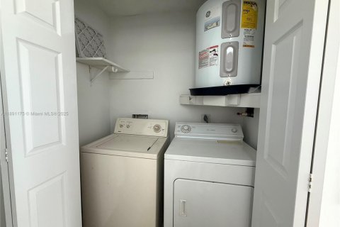 Condo in Sunrise, Florida, 1 bedroom  № 1944107 - photo 8