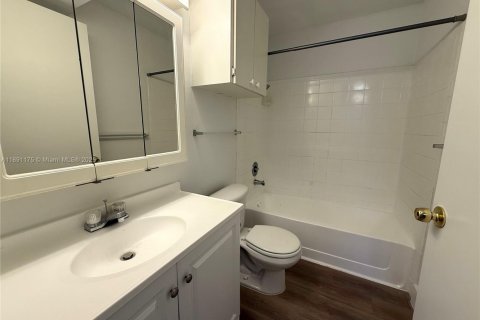 Condo in Sunrise, Florida, 1 bedroom  № 1944107 - photo 3