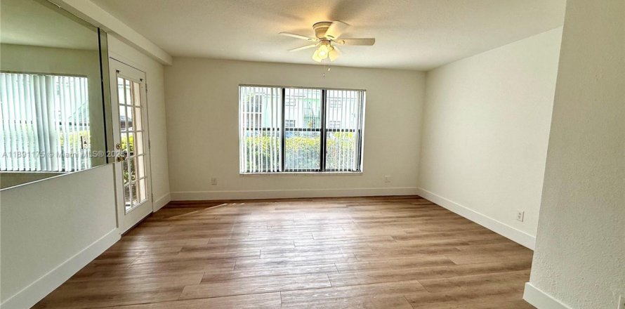 Condo in Sunrise, Florida, 1 bedroom  № 1944107