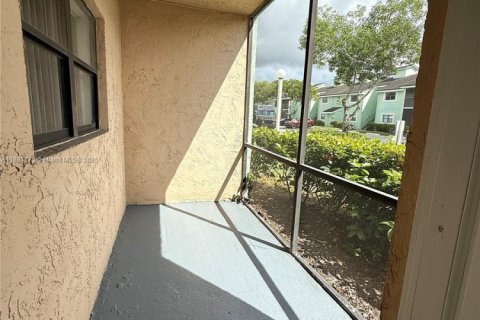 Condo in Sunrise, Florida, 1 bedroom  № 1944107 - photo 10