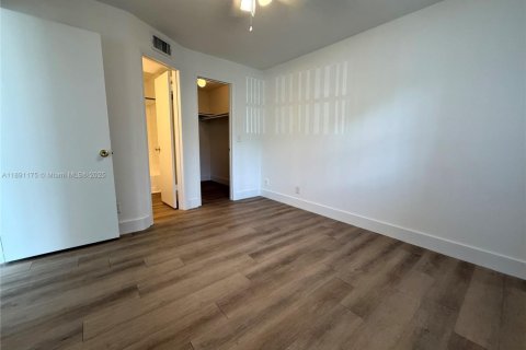 Condo in Sunrise, Florida, 1 bedroom  № 1944107 - photo 5