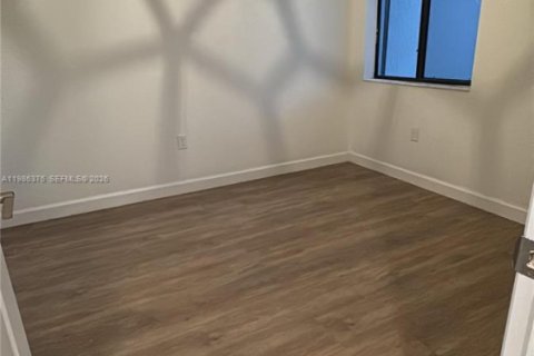 Adosado en alquiler en Miami, Florida, 3 dormitorios, 158.31 m2 № 2049580 - foto 2