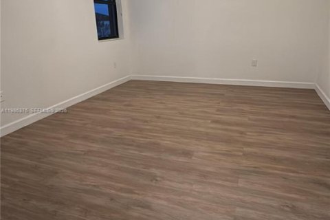 Adosado en alquiler en Miami, Florida, 3 dormitorios, 158.31 m2 № 2049580 - foto 3