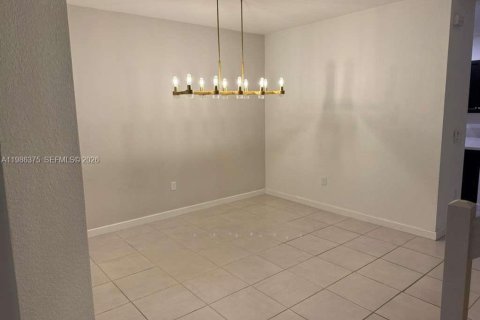 Adosado en alquiler en Miami, Florida, 3 dormitorios, 158.31 m2 № 2049580 - foto 11