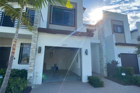 Adosado en Miami, Florida 3 dormitorios, 158.31 m2 № 2049580