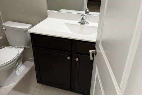 Adosado en alquiler en Miami, Florida, 3 dormitorios, 158.31 m2 № 2049580 - foto 16