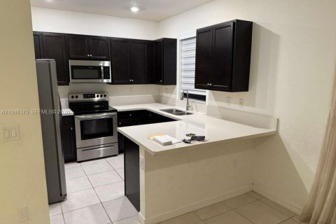 Adosado en alquiler en Miami, Florida, 3 dormitorios, 158.31 m2 № 2049580 - foto 8