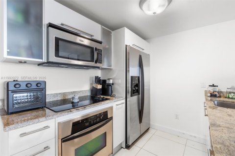 Copropriété à louer à Miami, Floride: 1 chambre, 73.3 m2 № 2056730 - photo 17