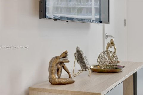 Condominio en venta en Miami, Florida, 1 dormitorio, 46.92 m2 № 2057687 - foto 9