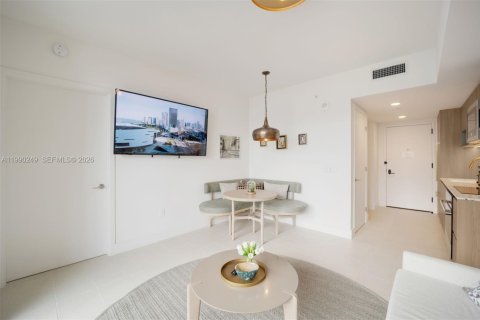 Condominio en venta en Miami, Florida, 1 dormitorio, 46.92 m2 № 2057687 - foto 5
