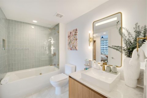 Condominio en venta en Miami, Florida, 1 dormitorio, 46.92 m2 № 2057687 - foto 17