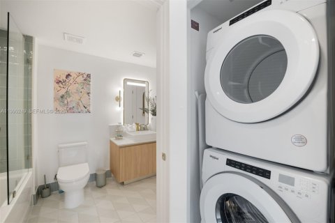 Condominio en venta en Miami, Florida, 1 dormitorio, 46.92 m2 № 2057687 - foto 15