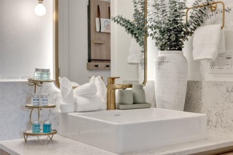 Condominio en venta en Miami, Florida, 1 dormitorio, 46.92 m2 № 2057687 - foto 10