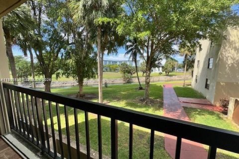 Condo in Miami, Florida, 1 bedroom № 2058116 - photo 12
