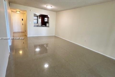 Condo in Miami, Florida, 1 bedroom № 2058116 - photo 6