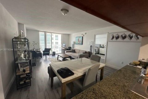 Apartment in Miami, Florida 1 bedroom, 76.64 sq.m. № 2328983 - photo 12