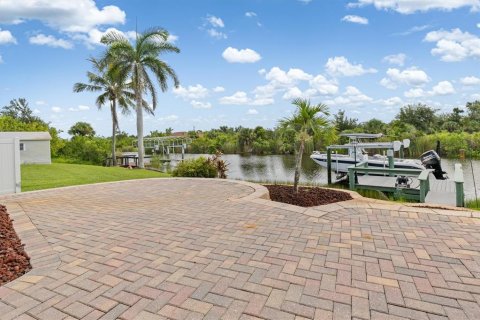 Casa en venta en Port Charlotte, Florida, 3 dormitorios, 198.72 m2 № 1898834 - foto 2