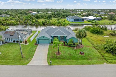 Casa en venta en Port Charlotte, Florida, 3 dormitorios, 198.72 m2 № 1898834 - foto 1