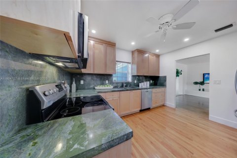 Купить виллу или дом в Майами, Флорида 3 спальни, 182.83м2, № 1700954 - фото 4