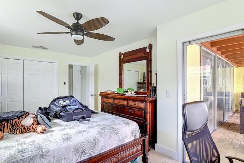 House in Cape Coral, Florida 3 bedrooms, 138.24 sq.m. № 2387211 - photo 27