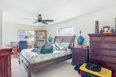House in Cape Coral, Florida 3 bedrooms, 138.24 sq.m. № 2387211 - photo 28