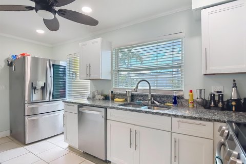 House in Cape Coral, Florida 3 bedrooms, 138.24 sq.m. № 2387211 - photo 19