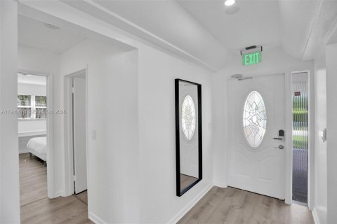 Купить виллу или дом в Холливуд, Флорида 5 спален, 208.29м2, № 2053974 - фото 19