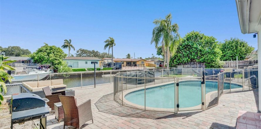 Дом в Холливуд, Флорида 5 спален, 208.29м2 № 2053974