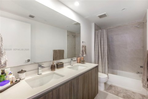 Condominio en alquiler en Miami, Florida, 2 dormitorios, 96.43 m2 № 2055622 - foto 5