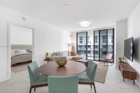 Condominio en alquiler en Miami, Florida, 2 dormitorios, 96.43 m2 № 2055622 - foto 3