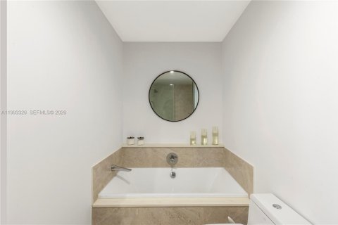 Condominio en alquiler en Miami, Florida, 2 dormitorios, 96.43 m2 № 2055622 - foto 9