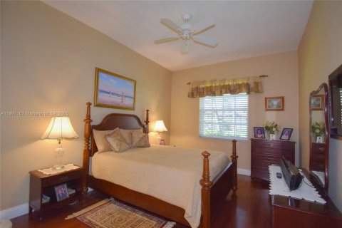 Casa en venta en Davie, Florida, 4 dormitorios, 284.1 m2 № 1944799 - foto 24