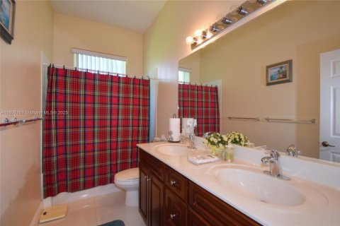 Casa en venta en Davie, Florida, 4 dormitorios, 284.1 m2 № 1944799 - foto 30