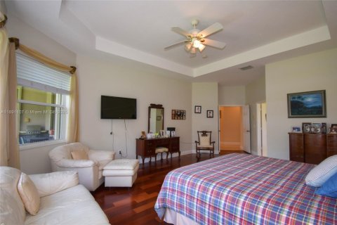 Casa en venta en Davie, Florida, 4 dormitorios, 284.1 m2 № 1944799 - foto 21