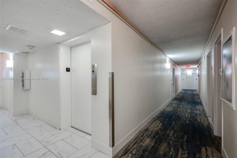 Condominio en venta en Aventura, Florida, 2 dormitorios, 116.22 m2 № 1578124 - foto 24