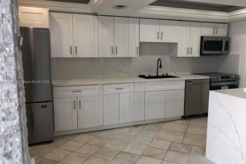 Condominio en venta en Aventura, Florida, 2 dormitorios, 116.22 m2 № 1578124 - foto 2