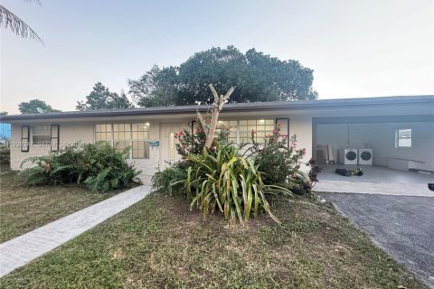 Дом в Плантация, Флорида 4 спальни, 155.24м2 № 1995883