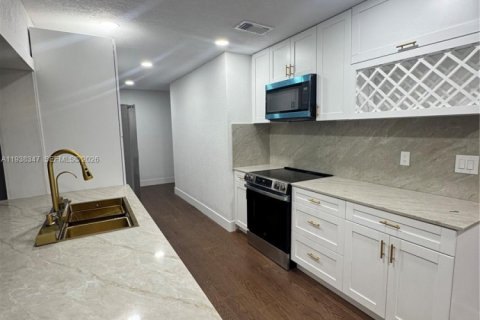 Купить виллу или дом в Плантация, Флорида 4 спальни, 155.24м2, № 1995883 - фото 23