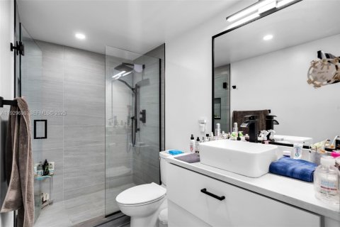 Condo in Hallandale Beach, Florida, 2 bedrooms № 1988993 - photo 25