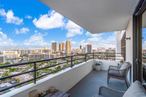 Condo in Hallandale Beach, Florida, 2 bedrooms № 1988993 - photo 8