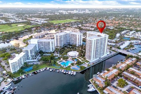 Condo in Hallandale Beach, Florida, 2 bedrooms № 1988993 - photo 11