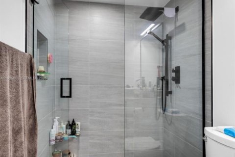 Condo in Hallandale Beach, Florida, 2 bedrooms № 1988993 - photo 22