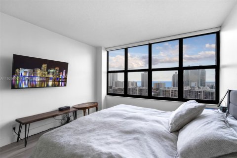 Condo in Hallandale Beach, Florida, 2 bedrooms № 1988993 - photo 15