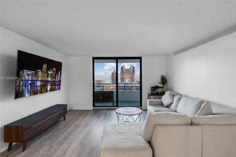 Condo in Hallandale Beach, Florida, 2 bedrooms № 1988993 - photo 6