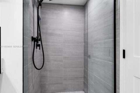 Condo in Hallandale Beach, Florida, 2 bedrooms № 1988993 - photo 20