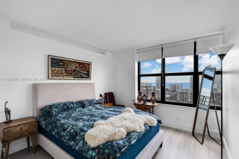 Condo in Hallandale Beach, Florida, 2 bedrooms № 1988993 - photo 19