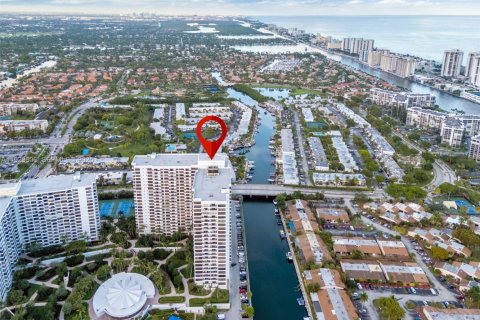 Condo in Hallandale Beach, Florida, 2 bedrooms № 1988993 - photo 5